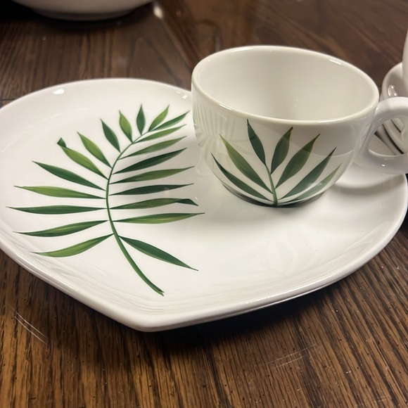 Set of 4 mug and plate set. - Picture 2 of 4
